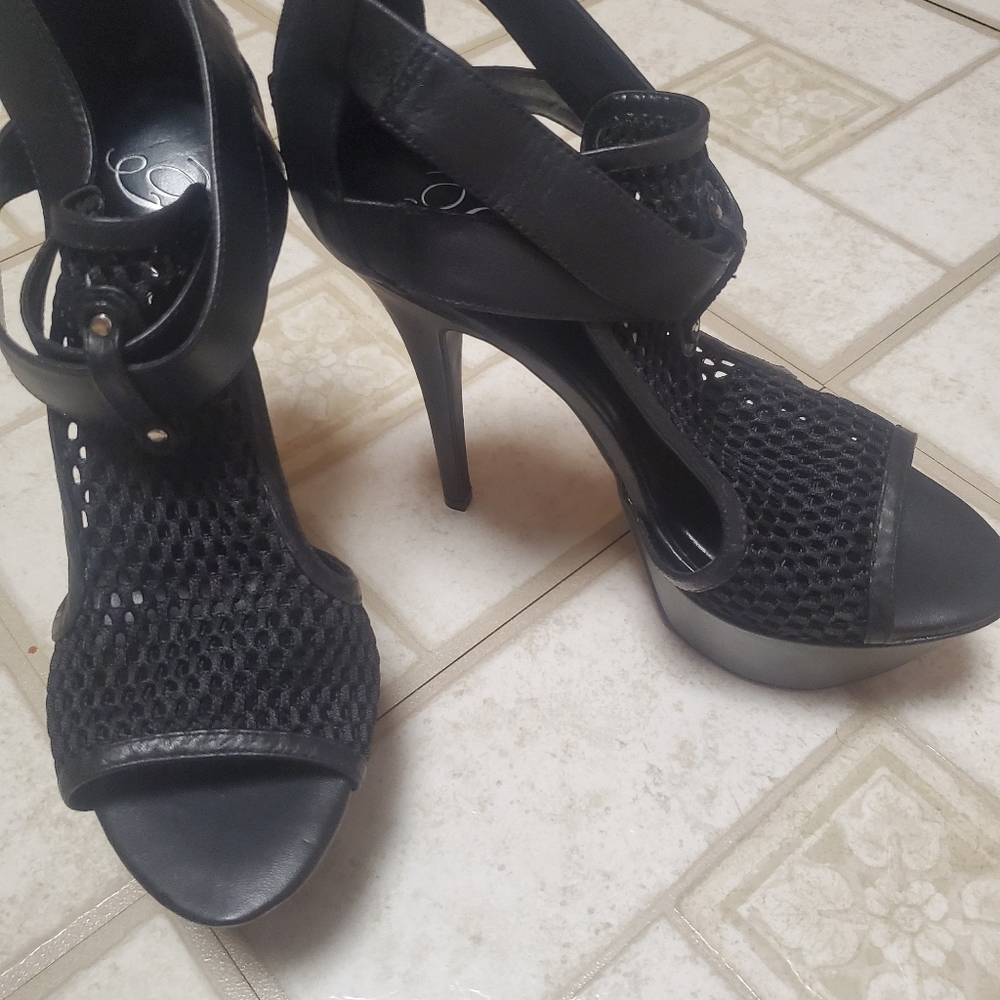 Fergie Barter black shoes, heels